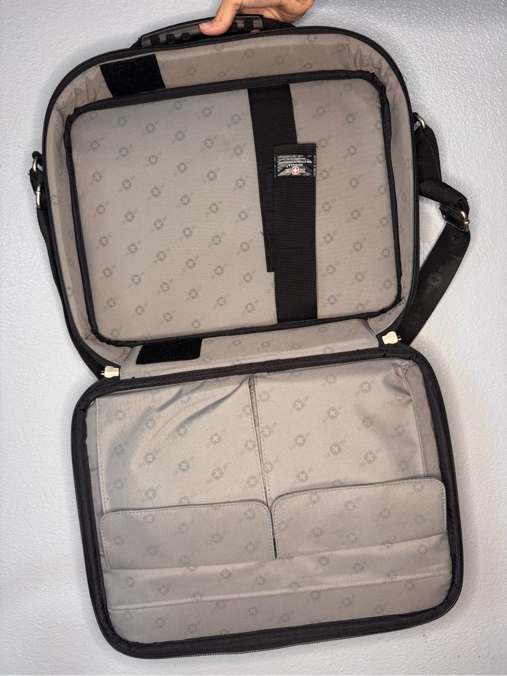 SwissGear Black and Red Professional Laptop Briefcase - Picture 4 of 8
